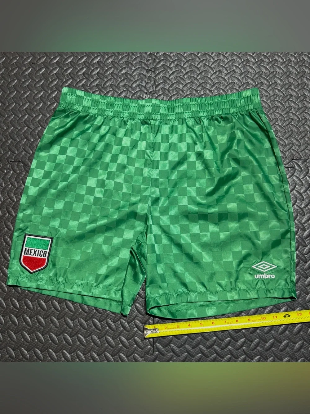 Umbro Mexico Soccer Checkered Shorts Green Vintage Style Shiny Mens Large NEW